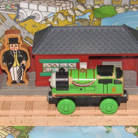 Thomas Wooden Railway Train Track Engine Percy with Streamers - Picture 1 of 4